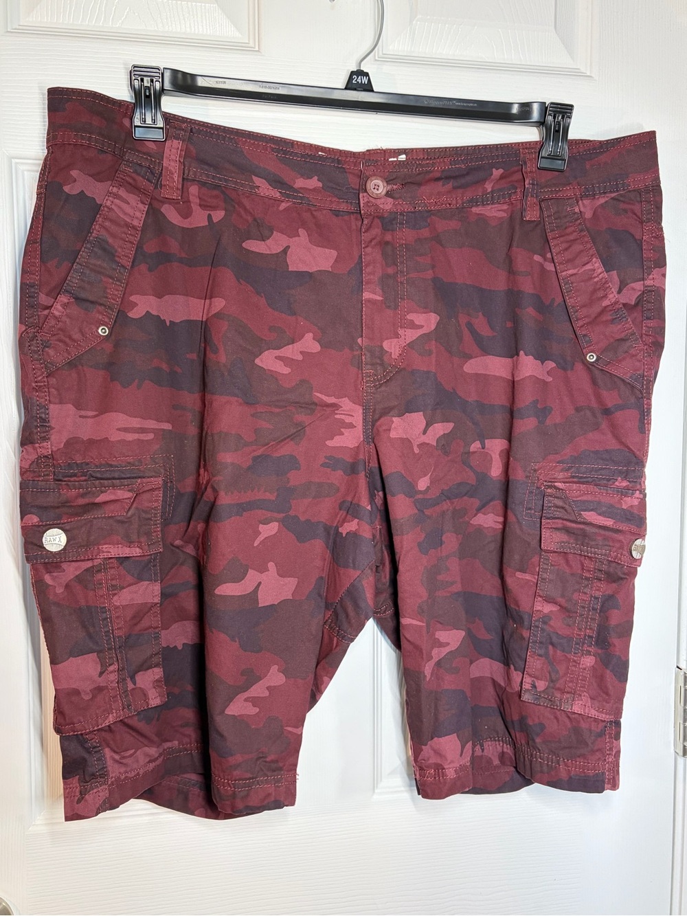 Men's Red Camouflage Cargo Shorts - Lightweight Everyday Wear
